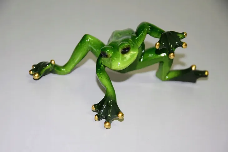 figurka-zaba-16x6x10cm-stan-nowy