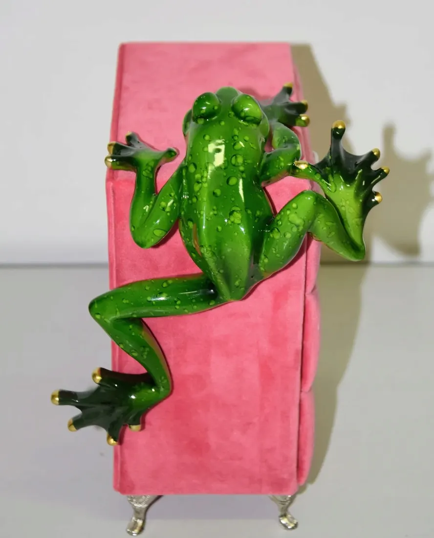 figurka-zaba-185x9x10cm