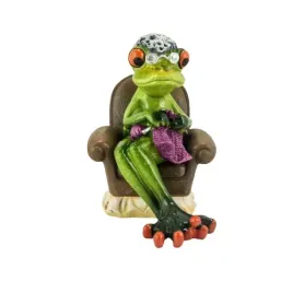 figurka-zaba-babcia-w-fotelu-robiaca-na-drutach-11x85x105
