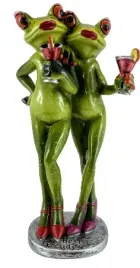 figurka-panie-zaby-z-drinkami-18x10x7