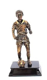 figurka-pilkarz-z-miejscem-na-grawer-19cm