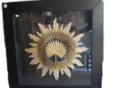 olbrzymi-obraz-w-brazowej-ramie-z-kwiatkiem-90x90cm-dekoracja