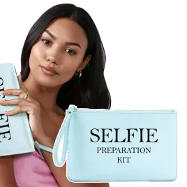 elegancka-kosmetyczka-damska-selfie-niebieska-na-zamek-soft-blue