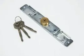 zamek-baskwilowy-z-bebenkiem-o28-mm-ocynkowany