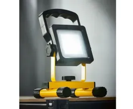 bezprzewodowy-reflektor-led-lampa-parkside-10w
