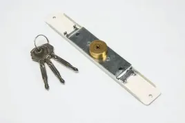 zamek-baskwilowy-z-bebenkiem-o28-mm-kremowy