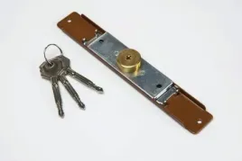zamek-baskwilowy-z-bebenkiem-o28-mm-zloty-dab