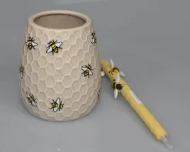 pen-holder-co-bee-zestaw-dlugopis-kubek-na-dlugopisy-motyw-ula