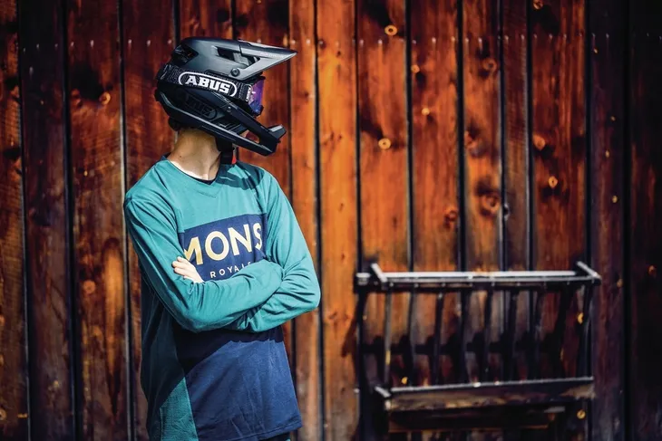 abus-kask-rowerowy-airdrop-mips-kolor-czarny