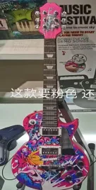 dla-najmlodszych-w-kolorze-rozu-gitara-i-mikrofon