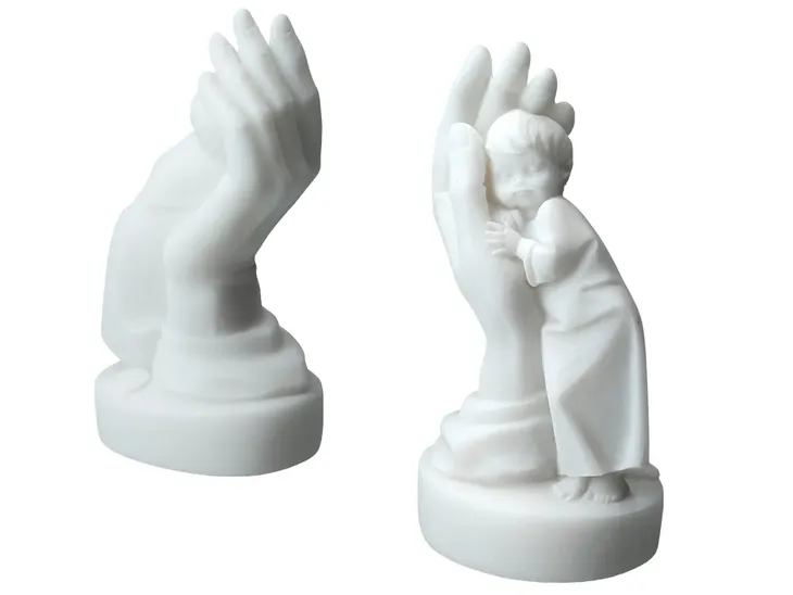 chlopczyk-na-dloni-alabaster-grecki-kolor-bezowy