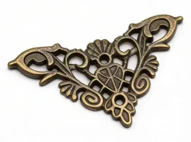 dekoracyjny-naroznik-do-szkatulki-35x35-mm-metalowy-10-szt