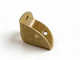 naroznik-metalowy-do-mebli-stary-mosiadz-22x22x22-mm-10-szt