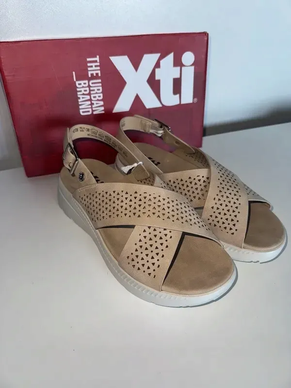 xti-sandaly
