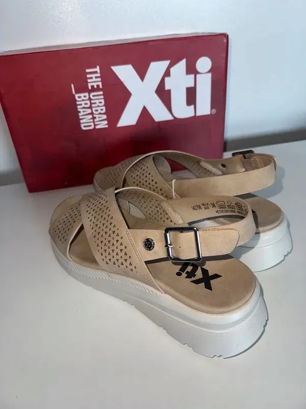 xti-sandaly