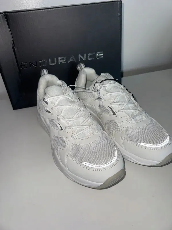 endurance-sneakersy