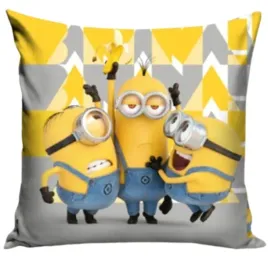 poszewka-minions-z-kolorowym-motywem-minionkow-dekoracyjna-do-pokoju