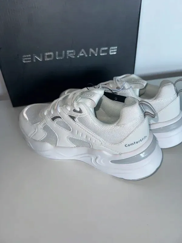 endurance-sneakersy