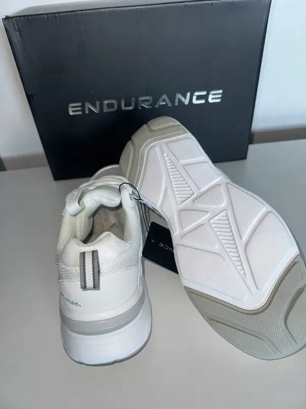 endurance-sneakersy