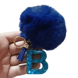 puszysty-breloczek-z-litera-b-hit-sezonu
