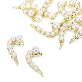 serce-3d-do-zdobienia-paznokci-molly-nails-white-pearl-10-szt