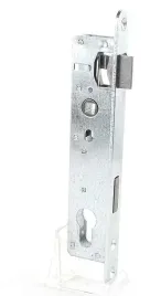 zamek-63-210-furtka-brama-ogrodzenie-kute-roz-90