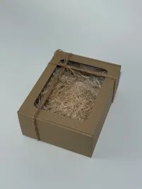 pudelko-prezentowe-z-okienkiem-25x20x10-cm-wypelniacz-35g-sznurek