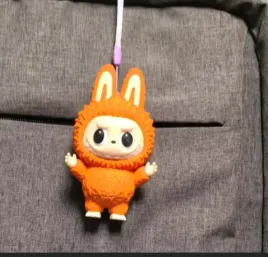 labubu-brelok-3d-potworek-anime-figurka-11cm-brazowy