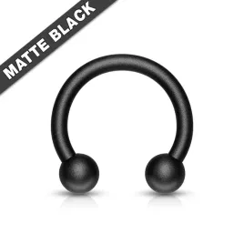 czarny-matowy-kolczyk-podkowa-piercing-septum-ucho-warga-piercing4u