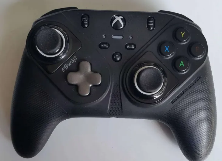 kontroler-gamepad-thrustmaster-eswap-s-pro-sposob-podlaczenia-przewodowy