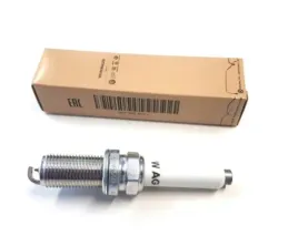 nowa-oryginalna-swieca-zaplonowa-do-vw-audi-skoda-oe-06k905601l