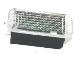 oryginalna-lampka-wnetrza-led-audi-4e0947415a-aso