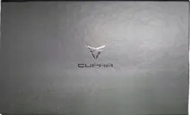 pakiet-powitalnych-akcesoriow-cupra-oe-bransoletka-s-oslona-kluczyka