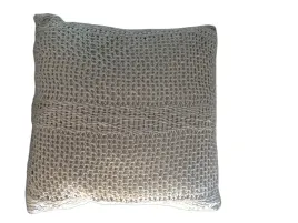 poduszka-dzianinowa-bezowa-45x45-cm-wzor-szydelkowy-boho