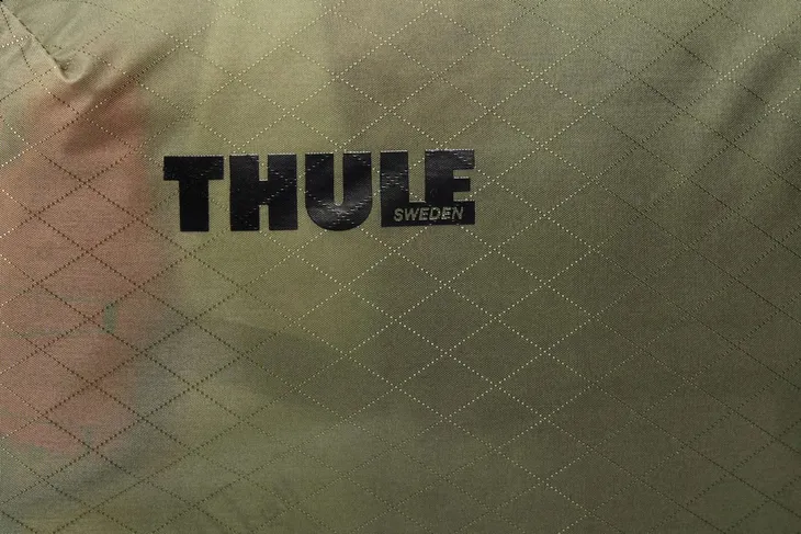thule-clean-dirty-packing-cube-soft-green