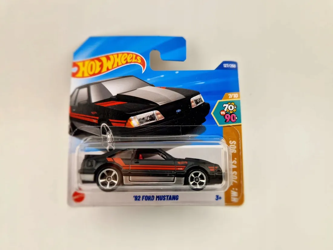 hot-wheels-92-ford-mustang