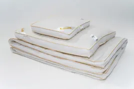 zestaw-puchowy-krolewski-koldra-155x200-cm-4-poduszki-white