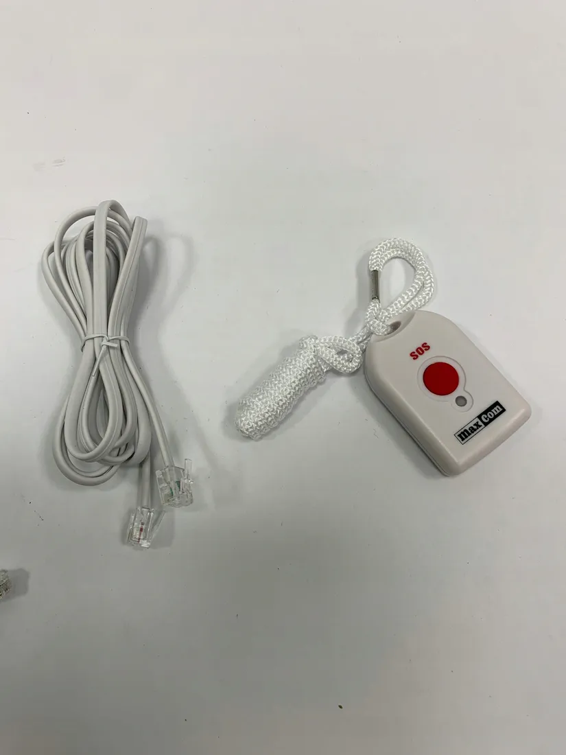 telefon-stacjonarny-dla-seniora-maxcom-kxt481-pilot-sos