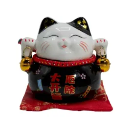 ceramiczny-kot-szczescia-skarbonka-maneki-neko-czarny-na-poduszce-ochrona