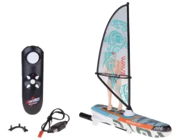 latajacy-windsurfer-z-pilotem-na-odleglosc