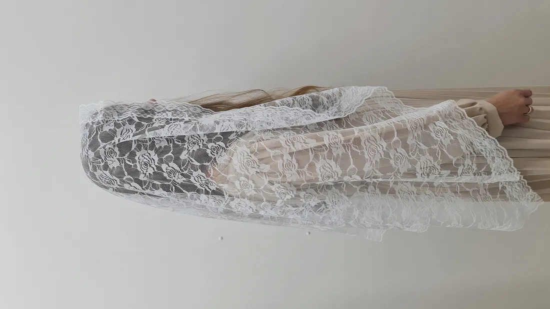 tradycyjna-katolicka-mantylka-biala
