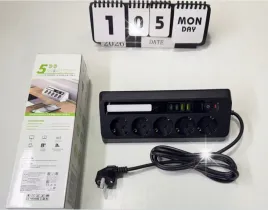 trojkatna-listwa-zasilajaca-biurkowa-5-gniazd-2-usb-a-2-usb-c