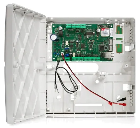 centrala-alarmowa-versa-plus-satel