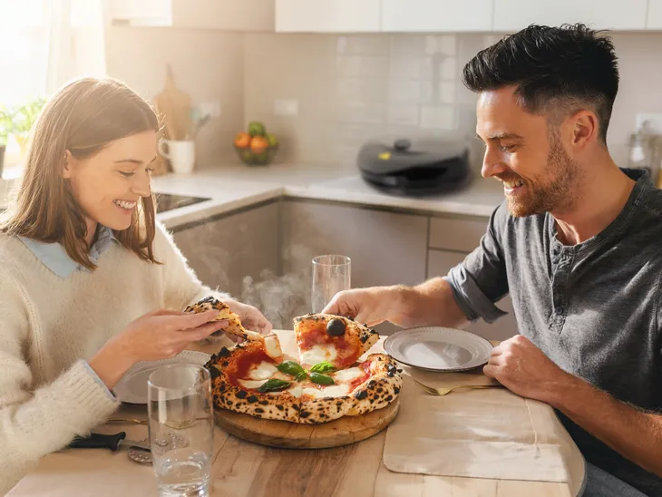 piec-do-pizzy-mini-piekanik-32cm-opiekacz-1450w-st1000-eldom-wysokosc-produktu-14-cm