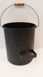 wiadro-metalowe-na-popiol-czarne-pojemnik-do-kominka-grilla-pieca-30-cm