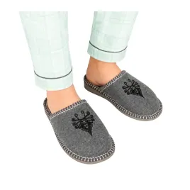 kapcie-filcowe-szare-damskie-z-haftem-czarna-parzenica-pelne-slippers-r-41