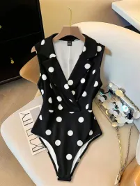 shein-czarne-body-w-grochy-z-dekoltem-w-serek-l-1ma