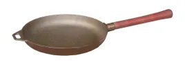 patelnia-zeliwna-29cm-drewniana-raczka-tradycyjna-do-smazenia-i-grillowania