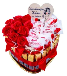 tort-merci-kosz-prezentowy-zestaw-slodyczy-prezent-dla-dziewczyny-zony-roze