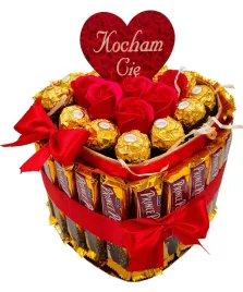 tort-prince-polo-kosz-prezentowy-prezent-dla-babci-mamy-zony-roze-mydlane